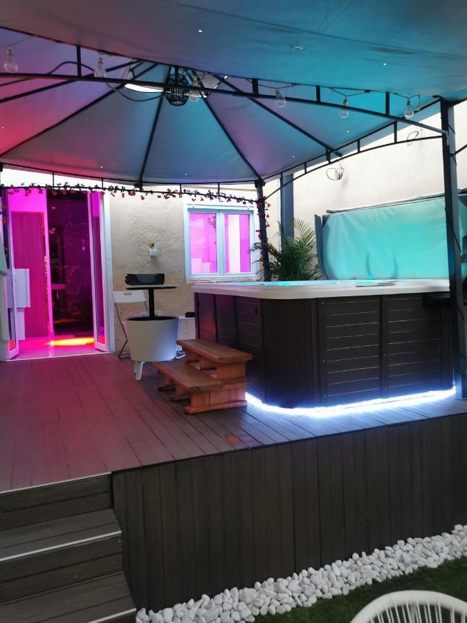 Ferienwohnung Lyon Superbe Jacuzzi Vue Sur Jardin Villeurbanne Exterior foto